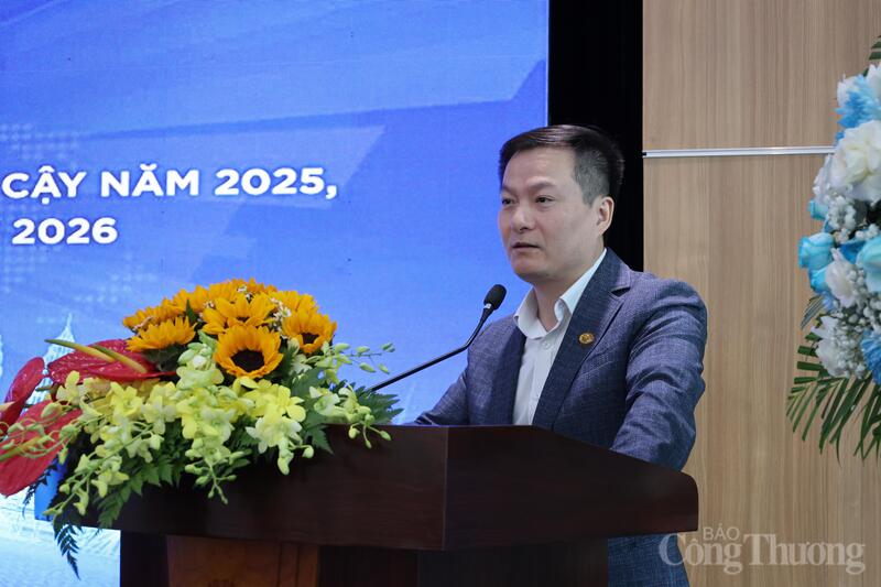 Ông Phan Thế Thắng, Phó trưởng Ban Bảo vệ người tiêu dùng, Uỷ ban Cạnh tranh Quốc gia (Oklavip khuyến mã hấp dẫn mỗi ngày) phát biểu tại buổi lễ.