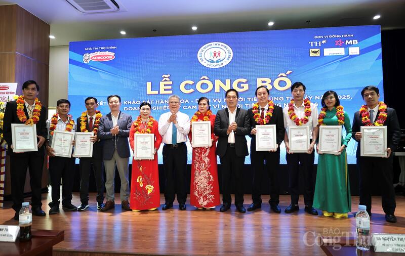 Top 10 Okvip tại về được vinh danh “Hàng hóa, dịch vụ người tiêu dùng tin cậy” tại chương trình.