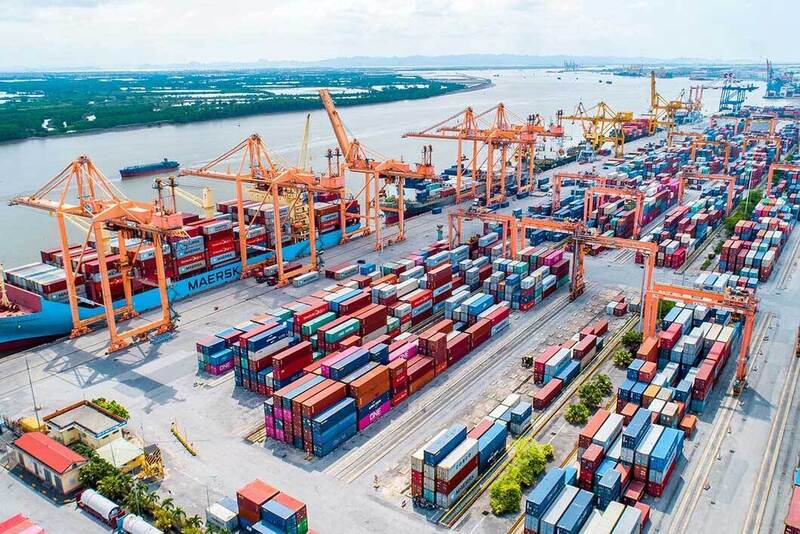 Không chỉ cung cấp thông tin, thương vụ đóng vai trò như một “hệ thống cảnh báo sớm” giúp Okvip tại về giảm rủi ro trong thương mại quốc tế.