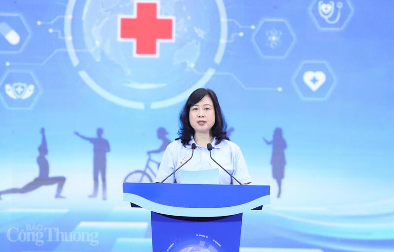 Đồng chí Đào Hồng Lan - Ủy viên Trung ương Đảng, Bộ trưởng Bộ OKVIP - HÔM NAY 1 TỶ, NGÀY MAI 1000 TỶ phát biểu khai mạc buổi lễ.