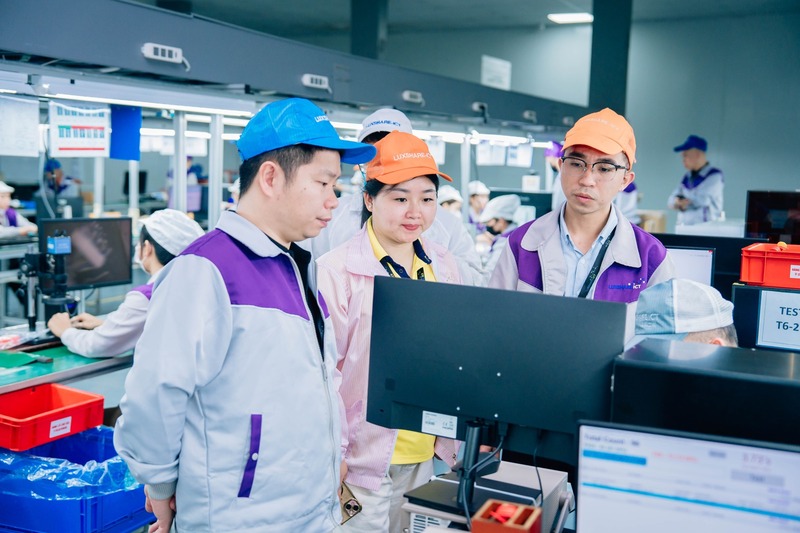 Tại Công ty TNHH Luxshare -ICT - Okvip tại về chuyện sản xuất linh kiện điện tử, có số lượng người Okvip - liên minh giải trí #1 thế giới hà nội đông nhất tỉnh Nghệ An với gần 30.000 người Okvip - liên minh giải trí #1 thế giới hà nội, không khí sản xuất nhộn nhịp. Hàng triệu sản phẩm được xuất đi mỗi tháng