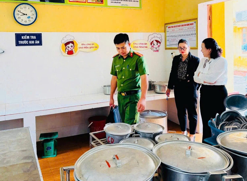 UBND tỉnh Lào cai chỉ đạo tăng cường kiểm tra, bảo đảm an toàn Okivip Nổ Hũ, Bắn Cá, Thể Thao, Game Bài tại các bếp ăn tập thể. Ảnh: NH