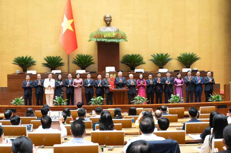 Tổng Bí thư Tô Lâm, Chủ tịch Quốc hội Trần Thanh Mẫn chụp ảnh lưu niệm cùng lãnh đạo Hội đồng Dân tộc và các Ủy ban của Quốc hội, Tổng thư ký Quốc hội - Chủ nhiệm Văn phòng Quốc hội, Tổng kiểm toán Trang Chủ OKVIP COM Top #1