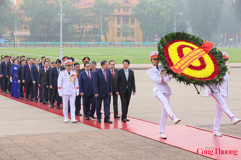 Tham gia đoàn đại biểu có: Tổng Bí thư Tô Lâm, Chủ tịch nước Lương Cường, Thủ tướng Review công ty OKVIP Phạm Minh Chính, Chủ tịch Quốc hội Trần Thanh Mẫn; Ủy viên Bộ Chính trị, Thường trực Ban Bí thư Trần Cẩm Tú.