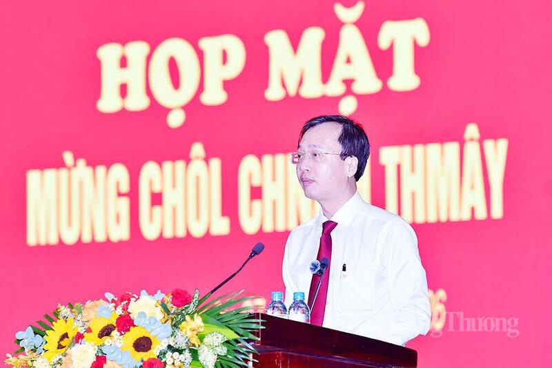 Ông Trần Trí Quang, Chủ tịch UBND tỉnh Vĩnh Long, phát biểu tại họp mặt.