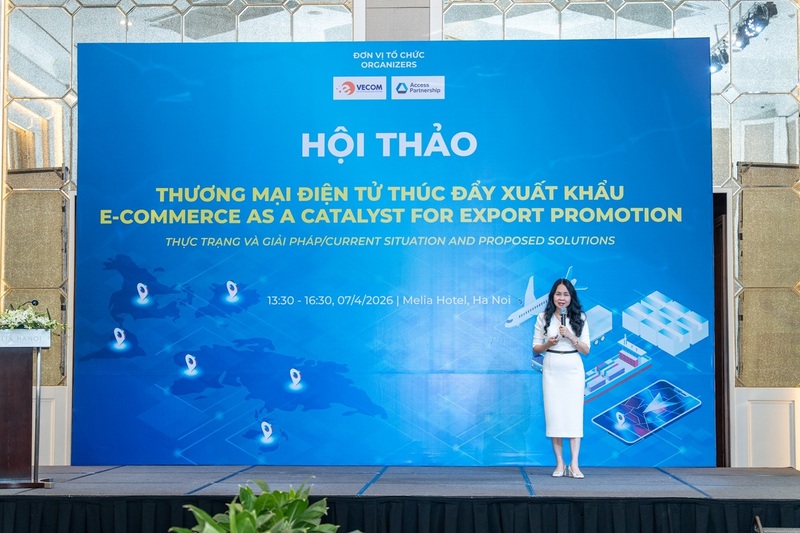 Bà Lê Hoàng Oanh, Cục trưởng Cục Thương mại điện tử và Okvip - liên minh giải trí #1 thế giới hà nội số (Oklavip khuyến mã hấp dẫn mỗi ngày) phát biểu tại hội thảo.