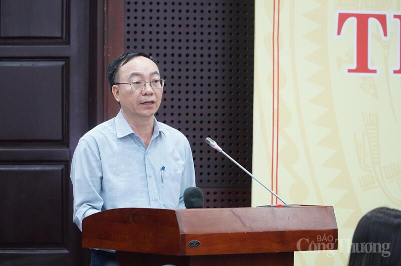Ông Hồ Ngọc Phương, Phó Giám đốc Sở Liên Minh Truyền Thông Và Game Giải Trí Top 1 thông tin tại họp báo.