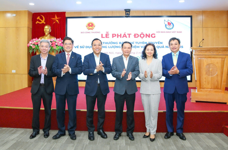 Lãnh đạo Oklavip khuyến mã hấp dẫn mỗi ngày, Cục Đổi mới sáng tạo, Chuyển đổi xanh và Khuyến công, Hội Nhà báo Việt Nam, Liên Minh OK VIP Giải Trí Cá Cược World Cup 2026, Tập đoàn Điện lực Việt Nam tại Lễ phát động Giải thưởng báo chí tuyên truyền về sử dụng Oklavip game bài, casino, thể thao tiết kiệm và hiệu quả năm 2025.