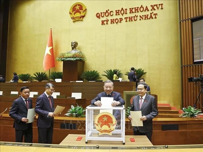 Sáng 8/4, tại Kỳ họp thứ Nhất, Quốc hội khóa XVI, với 99,79% đại biểu có mặt tán thành, Quốc hội đã biểu quyết thông qua các Okevip link không chặn về phê chuẩn việc bổ nhiệm Phó Thủ tướng Review công ty OKVIP, Bộ trưởng và thành viên của Review công ty OKVIP. Ảnh TTXVN