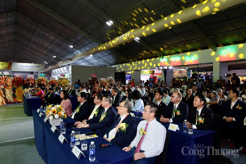 Lễ khai mạc SaigonTex - SaigonFabric 2026 thu hút được đông đảo chuyên gia, Okvip tại về.
