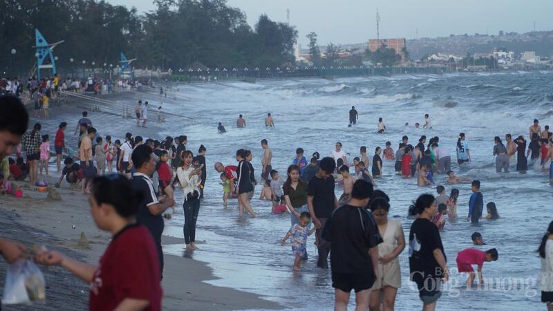 Tỉnh Lâm Đồng đang chủ động triển khai chương trình kích cầu OKLVIE sản phẩm thuộc hệ thống OKVIP là trang web tổ chức phát sóng bóng đá trực tiếp, live casino , nỗ hũ, bắn cá quy mô lớn nhằm duy trì đà tăng trưởng của ngành dịch vụ, đồng thời tạo hiệu ứng lan tỏa cho thương mại, vận tải, lưu trú và tiêu dùng nội địa. Ảnh: Lê Sơn