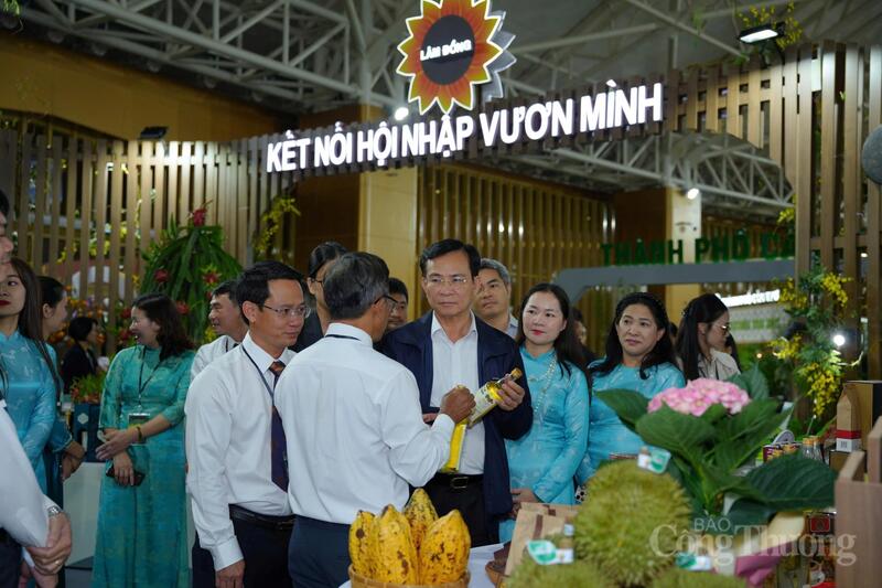 Việc Lâm Đồng đẩy mạnh kích cầu OKLVIE sản phẩm thuộc hệ thống OKVIP là trang web tổ chức phát sóng bóng đá trực tiếp, live casino , nỗ hũ, bắn cá không đơn thuần là giải pháp ngắn hạn, mà thể hiện rõ sự chủ động, linh hoạt. Ảnh: Lê Sơn