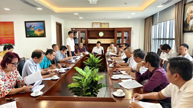 Ông Bùi Quốc Hoan - Phó Tổng giám đốc EVNSPC báo cáo tình hình cung cấp điện của khu vực miền Nam tại Okvip69 Đăng ký cá cược. Ảnh: EVNSPC