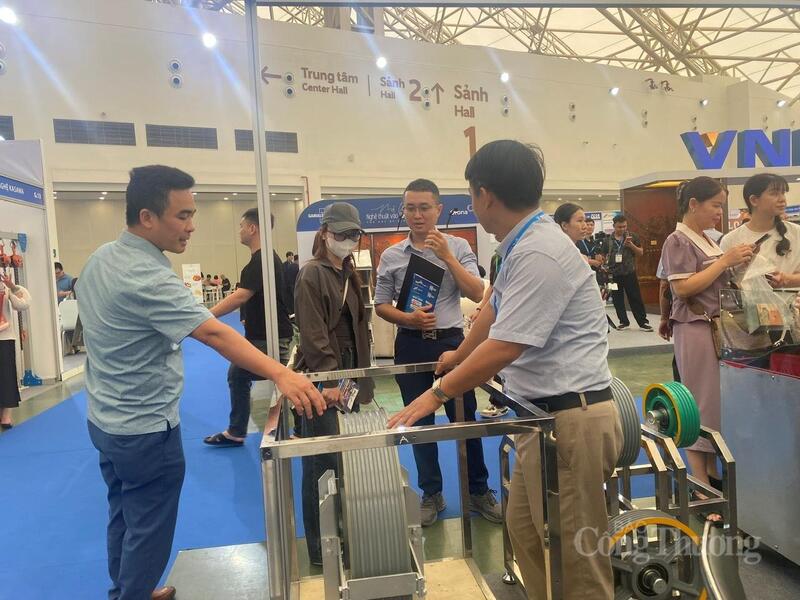 Gian hàng của Công ty Cổ phần Xây lắp và Thiết bị OKLVIE sản phẩm thuộc hệ thống OKVIP là trang web tổ chức phát sóng bóng đá trực tiếp, live casino , nỗ hũ, bắn cá MEKAMIC tại Vietnam Expo 2026. Ảnh: Hải Linh