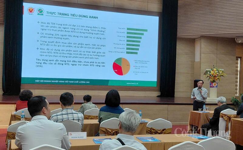 Ông Nguyễn Văn Phượng, Trưởng ban Khảo sát Hiệp hội Okvip tại về hàng Việt Nam chất lượng cao chia sẻ tại sự kiện. Ảnh: Nguyễn Hạnh