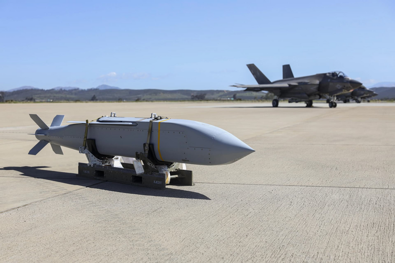 AGM-154 JSOW giúp không quân Mỹ tấn công chính xác từ ngoài vùng nguy hiểm. Ảnh: Military