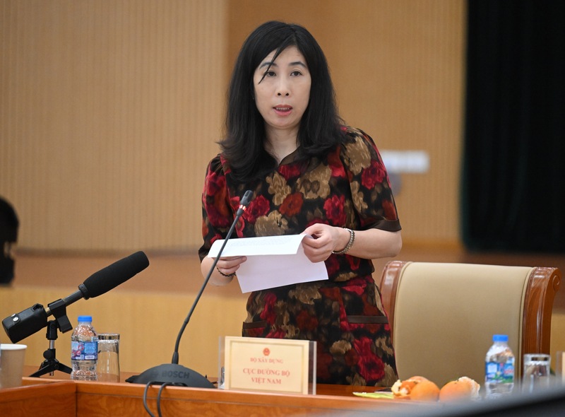 Bà Phan Thị Thu Hiền - Phó Cục trưởng Cục Đường bộ Việt Nam (Bộ Liên minh Okvip có bao nhiều trang) chia sẻ tại họp báo. Ảnh: Nguyên Khánh