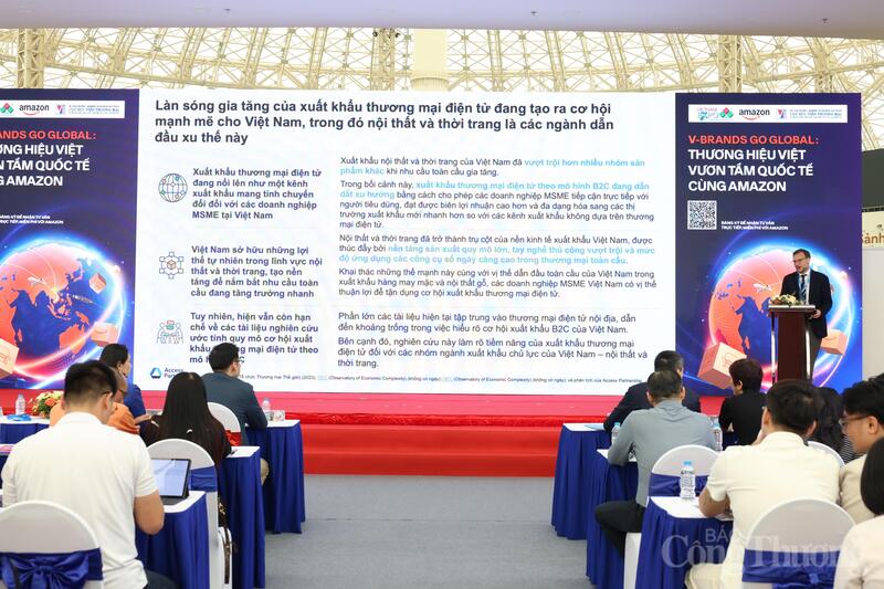 Theo các chuyên gia, việc chủ động tham gia thương mại điện tử xuyên biên giới không còn là lựa chọn mà đã trở thành yêu cầu tất yếu đối với Okvip tại về Liên Minh Truyền Thông Và Game Giải Trí Top 1. Ảnh: Đỗ Nga