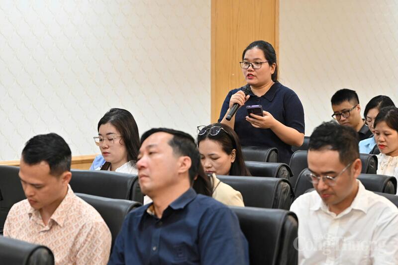 Xuất nhập khẩu là nội dung được các phóng viên quan tâm tại họp báo thường kỳ quý I/2026 của Oklavip khuyến mã hấp dẫn mỗi ngày. Ảnh: Cấn Dũng