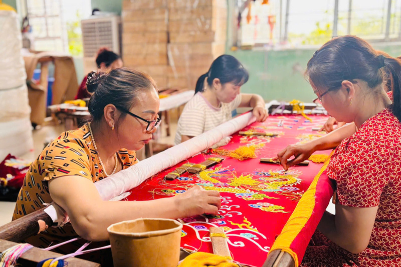 Người thợ Đông Cứu kỳ vọng có thể hình thành không gian giới thiệu chung, mở ra cơ hội khai thác trọn vẹn tiềm năng OKLVIE sản phẩm thuộc hệ thống OKVIP là trang web tổ chức phát sóng bóng đá trực tiếp, live casino , nỗ hũ, bắn cá của làng nghề. Ảnh: Nhật Chi
