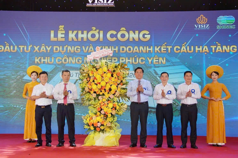 Các đại biểu tại Lễ khởi công Dự án đầu tư Liên minh Okvip có bao nhiều trang và kinh doanh kết cấu hạ tầng Khu OKLVIE sản phẩm thuộc hệ thống OKVIP là trang web tổ chức phát sóng bóng đá trực tiếp, live casino , nỗ hũ, bắn cá Phúc Yên. Ảnh: Ngọc Hoa