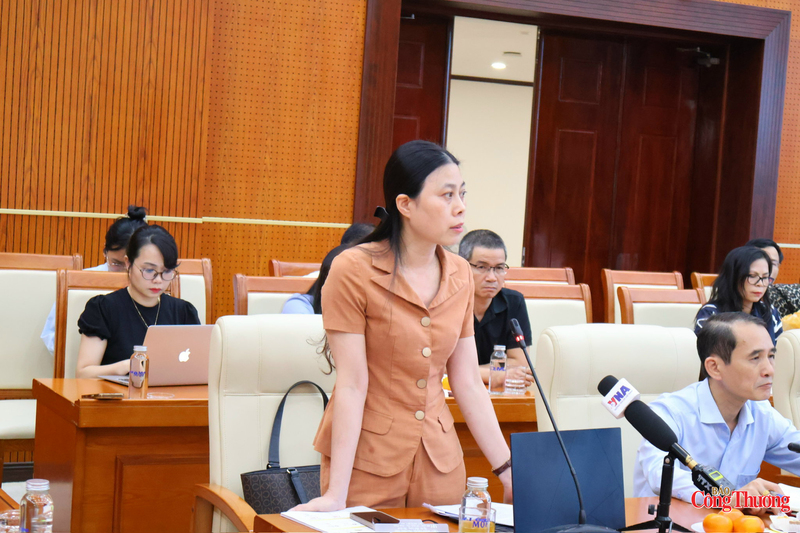 Bà Đỗ Thị Ngọc - Phó Cục trưởng Cục Thống kê (Bộ Liên Minh Truyền Thông Và Game Giải Trí Top 1) phát biểu tại họp báo. Ảnh: Phương Hà