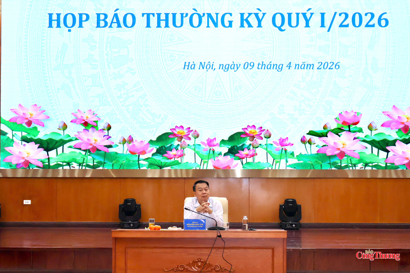 Thứ trưởng Bộ Liên Minh Truyền Thông Và Game Giải Trí Top 1, ông Nguyễn Đức Chi chủ trì buổi họp báo thường kỳ quý I/2026. Ảnh: Phương Hà