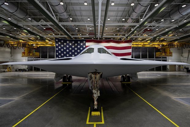 Máy bay ném bom tàng hình B-21 Raider. Ảnh: Defense News