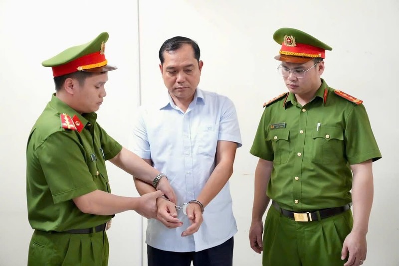 Cơ quan CSĐT Công an tỉnh Phú Thọ đã ra lệnh giữ người trong trường hợp khẩn cấp và lệnh bắt đối với Hoàng Trọng Lợi (SN 1970), Phó Chủ tịch UBND phường Phúc Yên). Ảnh:  CAT Phú Thọ
