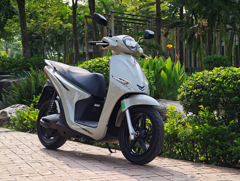 Người mua Feliz II sẽ được ưu đãi 6% giá trị xe, miễn 100% lệ phí trước bạ (tương đương 2% giá trị xe) được ưu đãi thêm 5% khi chuyển đổi từ xe xăng sang xe điện từ nay đến hết 30/4/2026