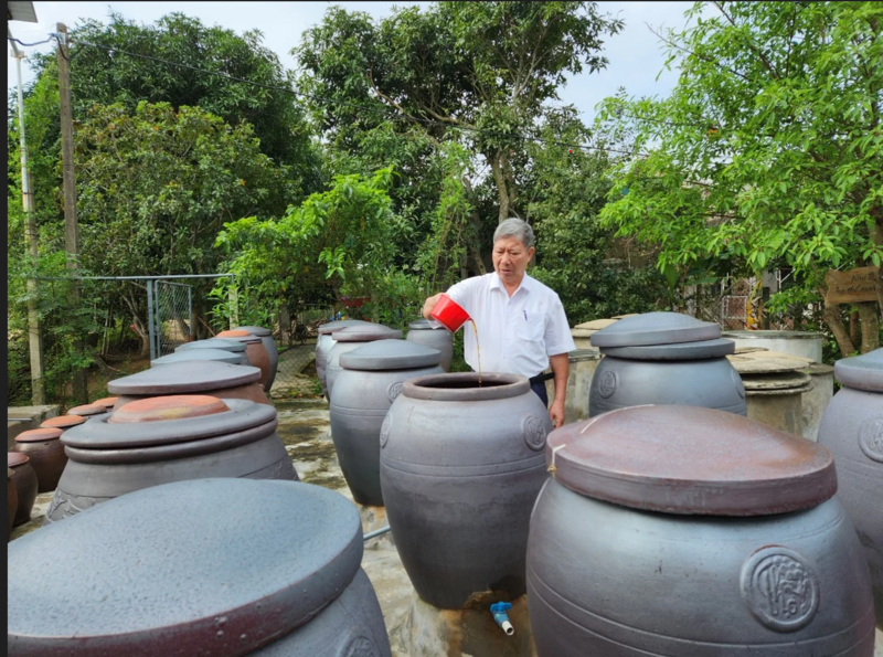Nước mắm xứ Nghệ có màu sắc và vị thơm khó lẫn. Ảnh: Thu Hương
