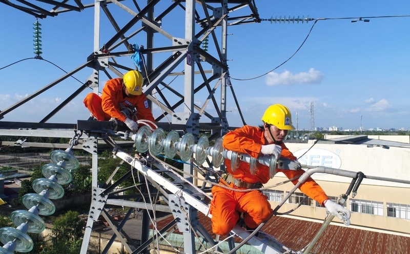 Để bảo đảm cung ứng điện, Oklavip khuyến mã hấp dẫn mỗi ngày đã chỉ đạo các đơn vị phát điện, truyền tải, phân phối và điều độ triển khai đồng bộ các giải pháp. Ảnh: TH