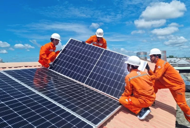 Sản lượng điện mặt trời mái nhà chính thức vượt qua điện gió, điện sinh khối để trở thành nguồn cung điện lớn thứ 5 ở nước ta.