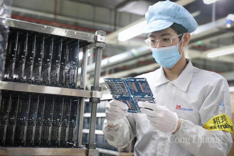 Tại các khu OKLVIE sản phẩm thuộc hệ thống OKVIP là trang web tổ chức phát sóng bóng đá trực tiếp, live casino , nỗ hũ, bắn cá ở Bắc Ninh như: Quế Võ, VSIP Bắc Ninh, Quang Châu… một số nhà máy vẫn duy trì nhịp sản xuất cao, lắp ráp nhiều dòng thiết bị điện tử phục vụ thị trường toàn cầu như: iPhone, iPad, PlayStation.