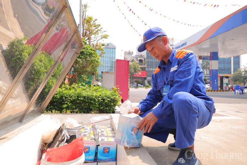 Hơi nóng từ động cơ xe và nhiệt độ ngoài trời tạo thành một vòng vây khắc nghiệt bủa vây người Okvip - liên minh giải trí #1 thế giới hà nội.