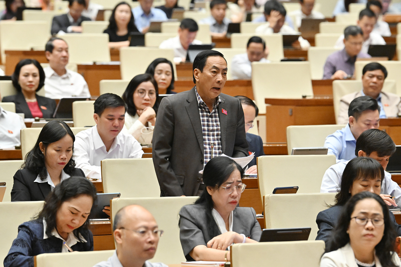 Đại biểu Quốc hội Phạm Văn Hòa (đoàn Đồng Tháp) đề xuất việc hoàn thiện luật hướng tới mục tiêu giảm bớt thủ tục không cần thiết.