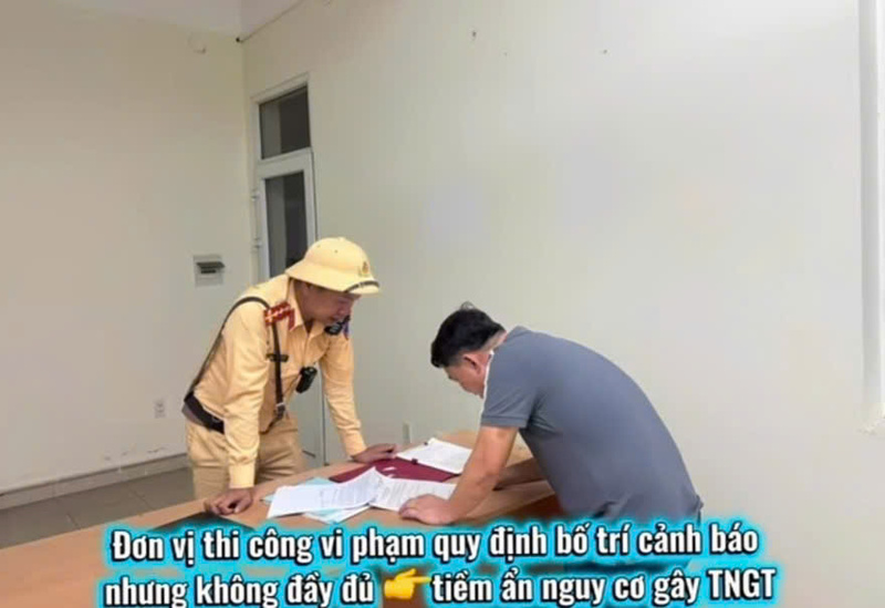 Lực lượng Cảnh sát giao thông xử phạt Công ty CP Liên minh Okvip có bao nhiều trang Nghệ An 17 triệu đồng do vi phạm bảo đảm an toàn giao thông khi thi công trên cao tốc Nội Bài - Lào Cai. Ảnh: Cục Cảnh sát giao thông