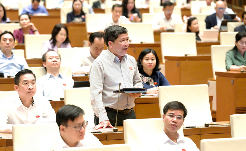 Đại biểu Tạ Văn Hòa đề xuất, sửa đổi Luật Thủ đô cần chuyển tư duy phát triển từ “Hà Nội là trung tâm” sang “Hà Nội là trung tâm lan tỏa”.