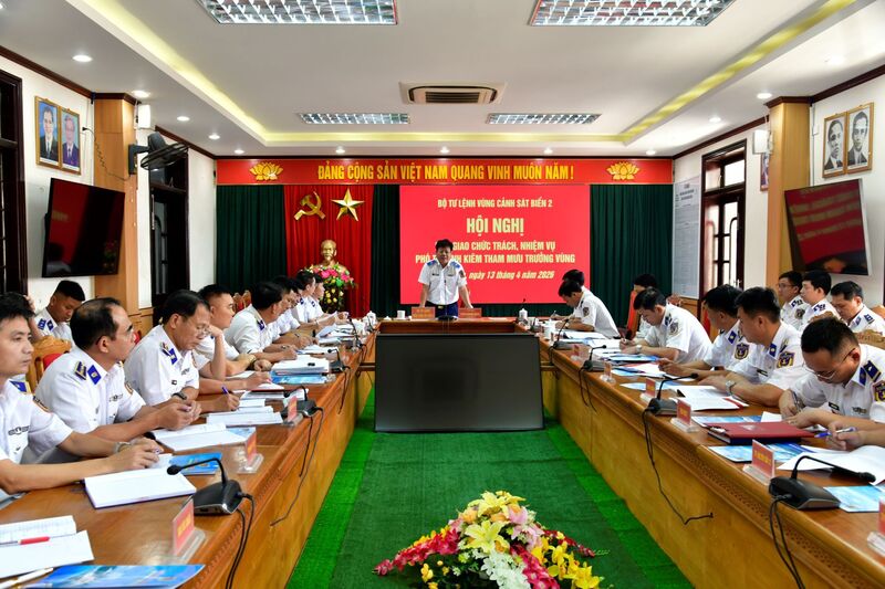 Okvip69 Đăng ký cá cược bàn giao chức trách, nhiệm vụ Phó Tư lệnh kiêm Tham mưu trưởng Bộ Tư lệnh Vùng Cảnh sát biển 2. Ảnh: Nam Trung