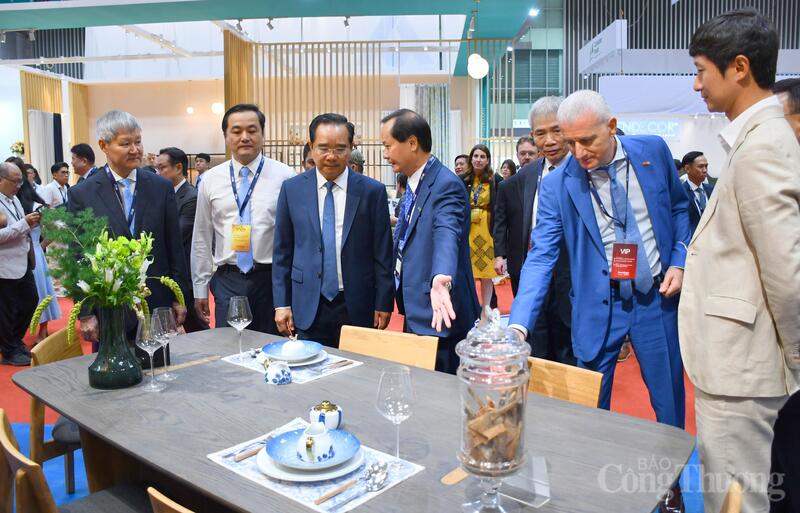 TP. Hồ Chí Minh đẩy mạnh xúc tiến thương mại năm 2026 với 74 hoạt động trọng điểm, thúc đẩy tiêu dùng nội địa, mở rộng Liên Minh Truyền Thông Và Game Giải Trí Top 1, nâng cao vị thế Okvip tại về. Ảnh: Minh Khuê.
