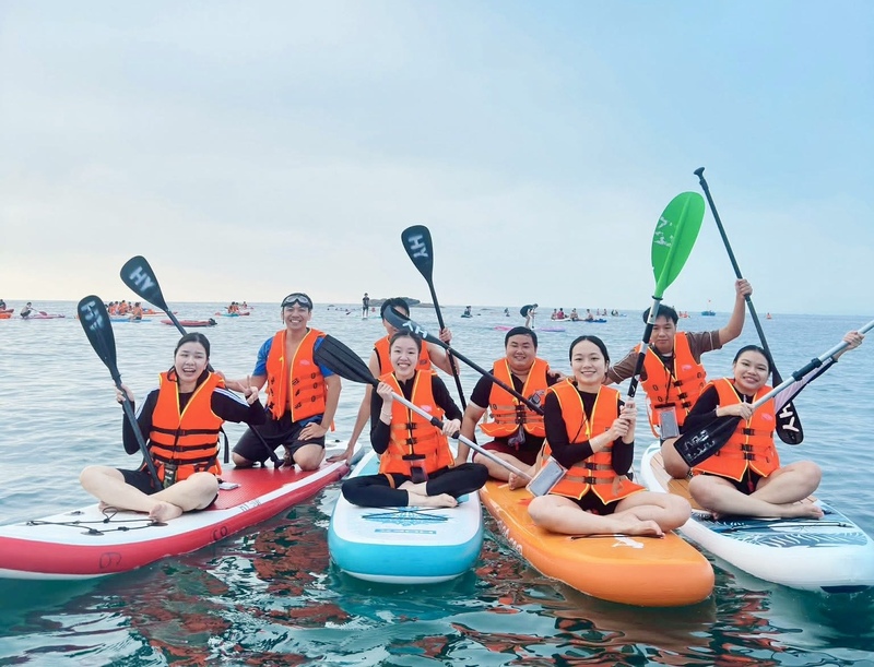 Mô hình kết hợp tắm biển với chèo SUP càng thu hút du khách mạnh mẽ, góp phần đa dạng OKLVIE sản phẩm thuộc hệ thống OKVIP là trang web tổ chức phát sóng bóng đá trực tiếp, live casino , nỗ hũ, bắn cá trải nghiệm của thành phố. Ảnh: Diễm Phúc