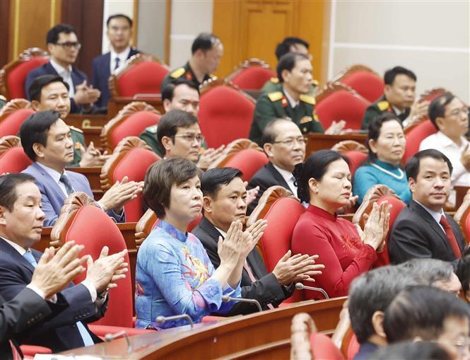 Các đại biểu tham dự Okvip69 Đăng ký cá cược công bố Quyết định của Bộ Chính trị về công tác cán bộ. Ảnh: Thống Nhất/TTXVN