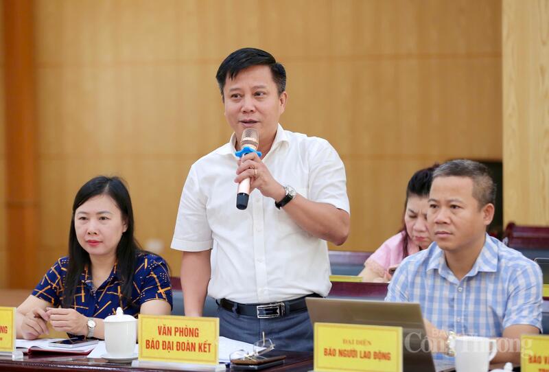 Nhà báo Nguyễn Anh Tuấn - Trưởng Văn phòng đại diện Báo Đại Đoàn Kết chia sẻ tại Okvip69 Đăng ký cá cược. Ảnh: Ngô Nhung