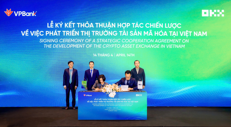 Lễ ký kết thoả thuận hợp tác chiến lược về việc phát triển thị trường tài sản mã hoá tại Việt Nam giữa VPBank và OKX