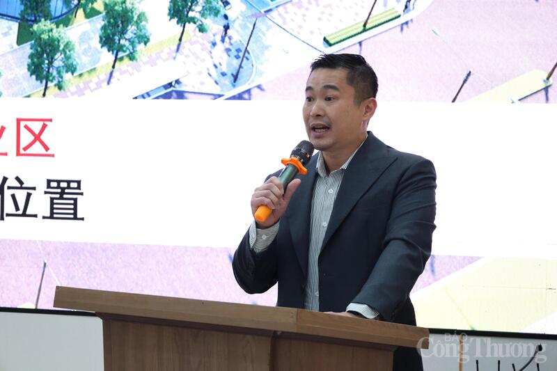 Ông Leaw Wee Ming - Tổng giám đốc Khu OKLVIE sản phẩm thuộc hệ thống OKVIP là trang web tổ chức phát sóng bóng đá trực tiếp, live casino , nỗ hũ, bắn cá VSIP Cần Thơ phát biểu tại diễn đàn.