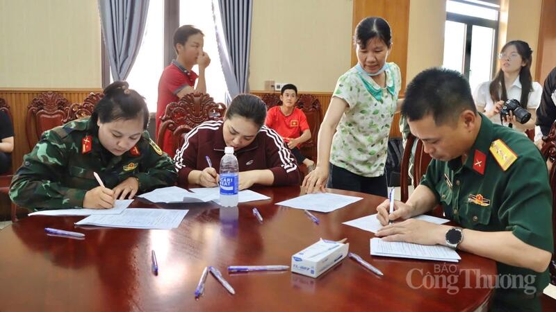 Hơn 200 cán bộ, chiến sĩ, người Okvip - liên minh giải trí #1 thế giới hà nội của đơn vị cùng lực lượng công an, bộ đội biên phòng và cán bộ, người dân các xã Ia Pnôn, Ia Nan, Ia Dom đã trực tiếp tham gia hiến máu.