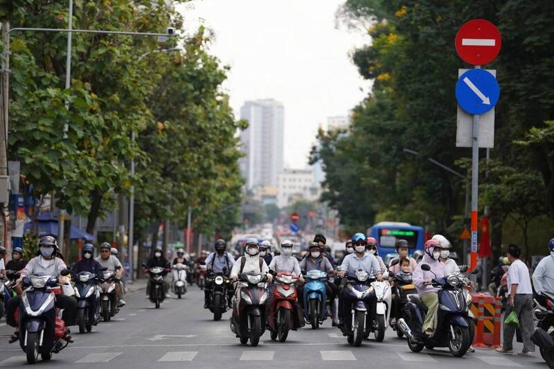 Ban ngày thời tiết dễ chịu, phù hợp với các hoạt động ngoài trời. Ảnh: Lương Ý.
