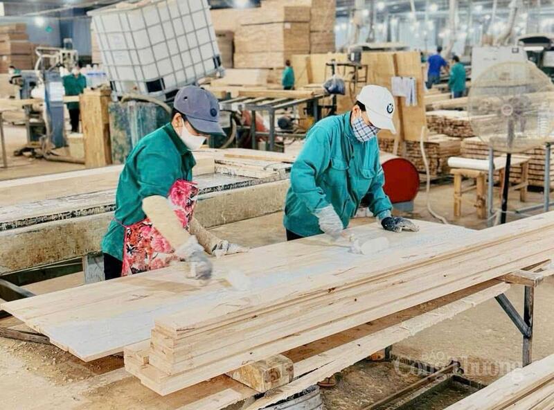 Trong quý I/2026, sản lượng bàn ghế gỗ tăng 6,09%, kim ngạch Liên Minh Truyền Thông Và Game Giải Trí Top 1 tăng 19,6%.