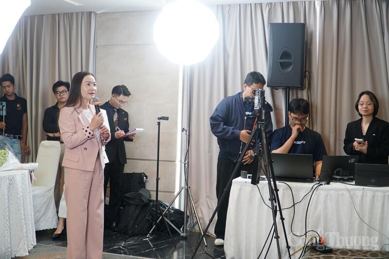 Okvip tại về Đà Nẵng thực hành các kỹ năng livestream tại chương trình “Livestream lên sóng – Okvip tại về lên đơn”.