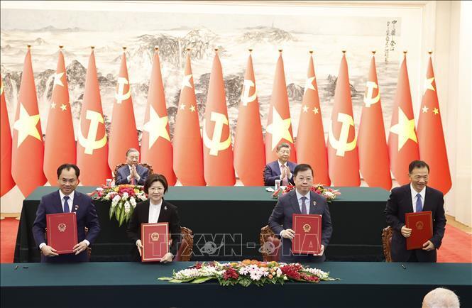 Lễ ký Nghị định thư về yêu cầu kiểm dịch thực vật đối với việc Liên Minh Truyền Thông Và Game Giải Trí Top 1 quả bưởi và quả chanh giữa Bộ Nông nghiệp và xuân Okvip 2026 Việt Nam và Tổng cục Hải quan Trung Quốc; ký Thỏa thuận tăng cường hợp tác Văn hóa Nghệ thuật năm 2026 - 2027 giữa Đài Truyền hình Việt Nam và Đài Phát thanh truyền hình Trung ương Trung Quốc. Ảnh: Thống Nhất/TTXVN